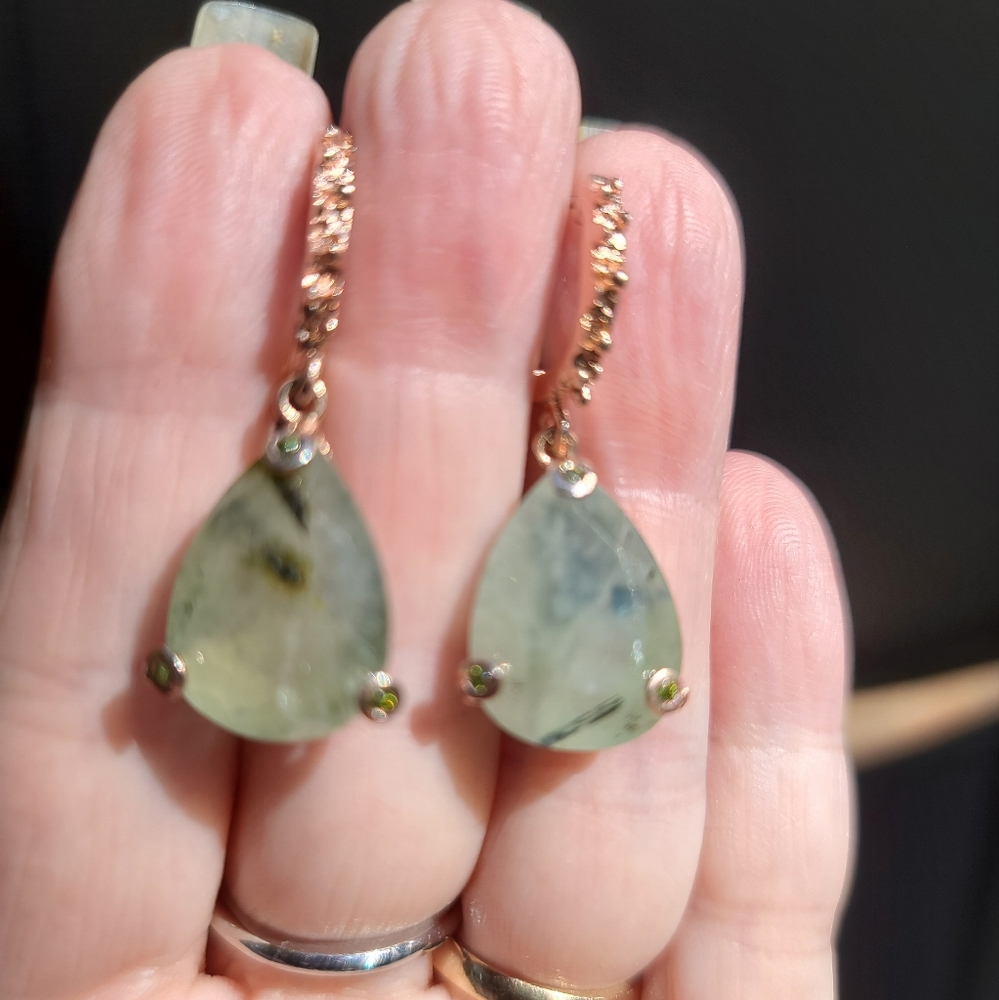 13k each teardrop Prehnite & Peridot Rosegold Earrings - Picture 5 of 7